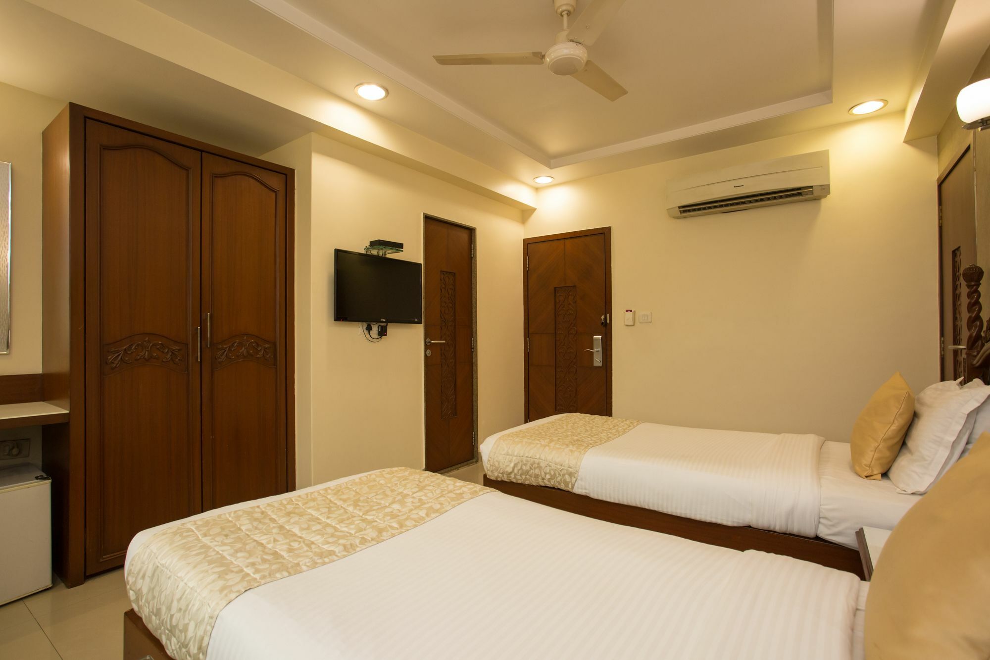 Oyo 10007 Hotel Grace Residency Bombay Eksteriør billede