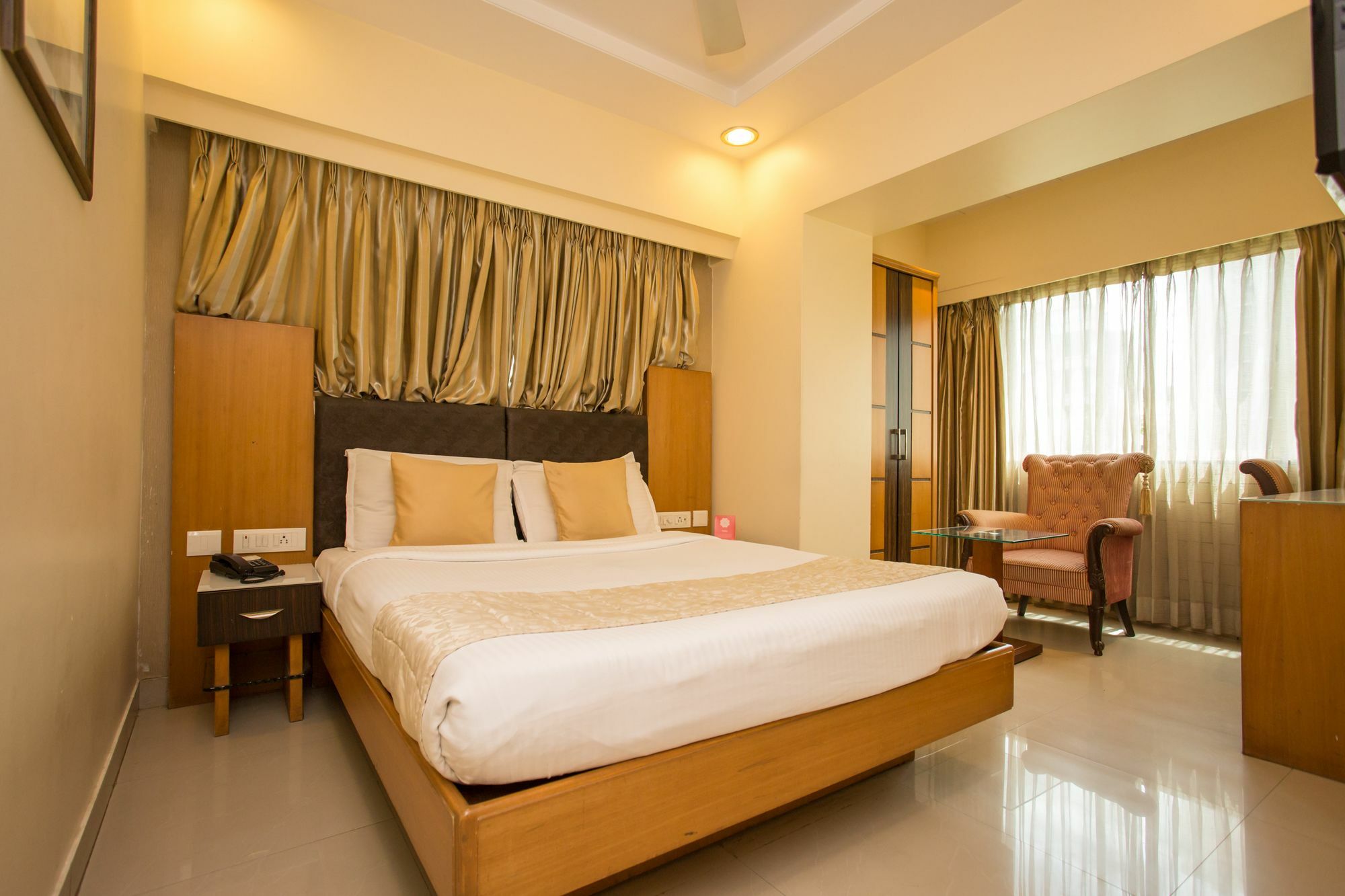 Oyo 10007 Hotel Grace Residency Bombay Eksteriør billede